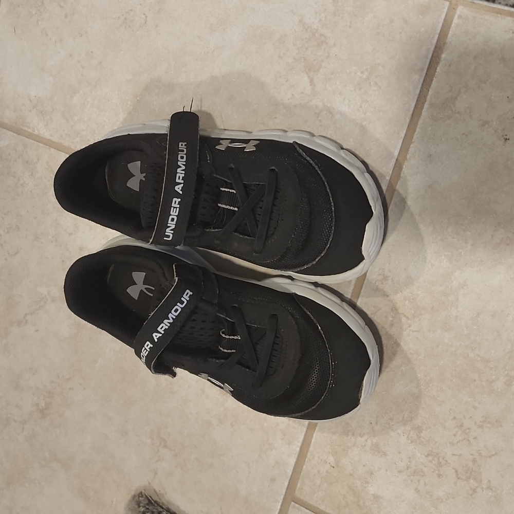 Under Armour shoes ❤️5 for $10❤️